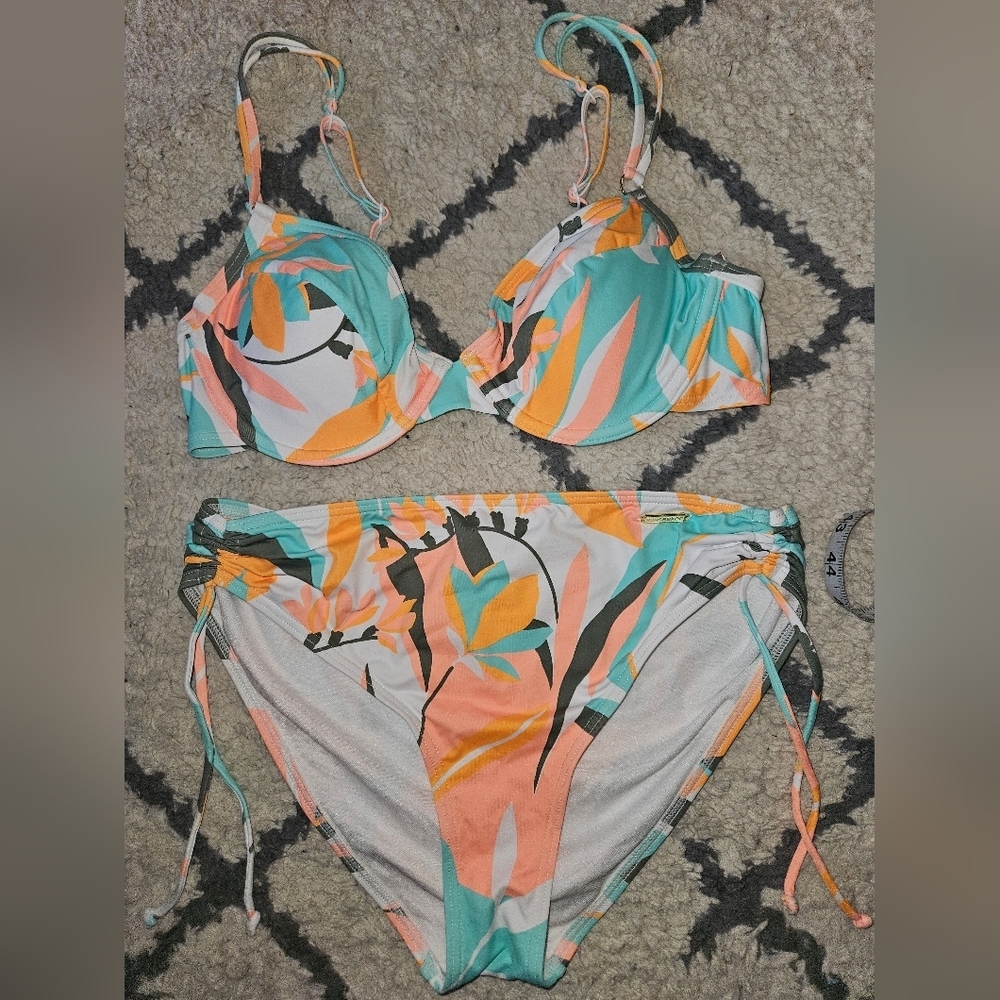 Sun Seeker printed bikini size 4